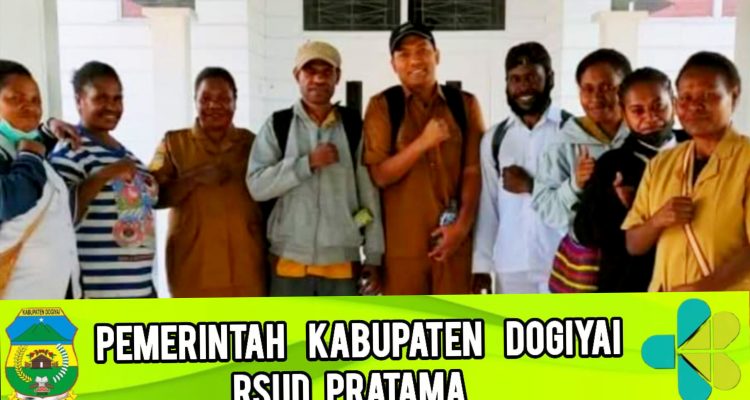 Tenaga dari Dinkes Dogiyai Ke RSUD untuk kasih latih aplikasi SIRS dan Aplikasi Aspak pada pemegang aplikasi kesehatan